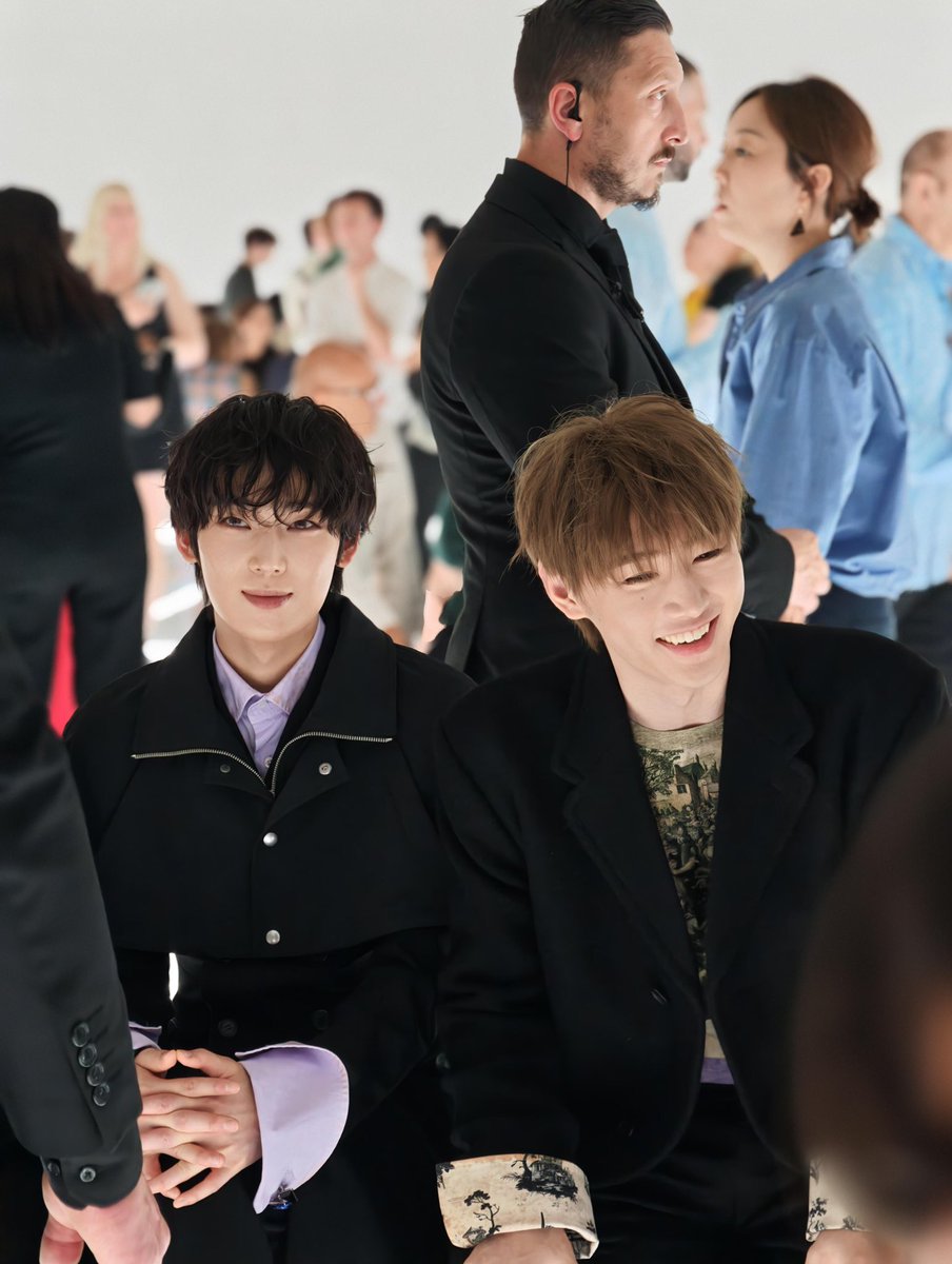 enhypenupdates's tweet photo. (2/2)

THE VAMPIRES WEAR PRADA
#PRADAxENHYPEN #ENHYPENonPradaSS27 @ENHYPEN_members @ENHYPEN https://t.co/CpSDHrG3bM