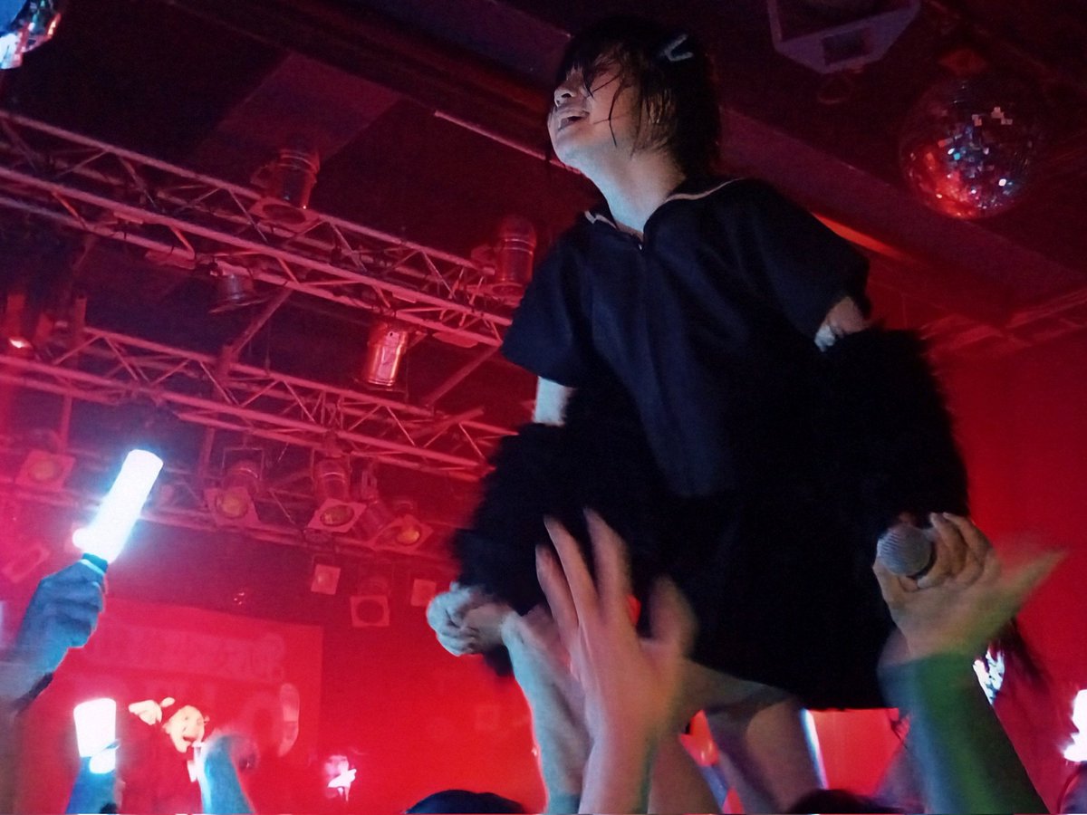 haplight's tweet photo. 『東雲こずゑ生誕祭2026 COSMICDROME』/新宿MARZ
夜の部：ベルハーのエンドレス・エッジ(!!)で、こずゑちゃんダイブサーフからイルカライド(!?)〜そして頭上ウォーク〜最高ですね⚡⚡⚡　 #ベルハー https://t.co/VXJTmvyb1B