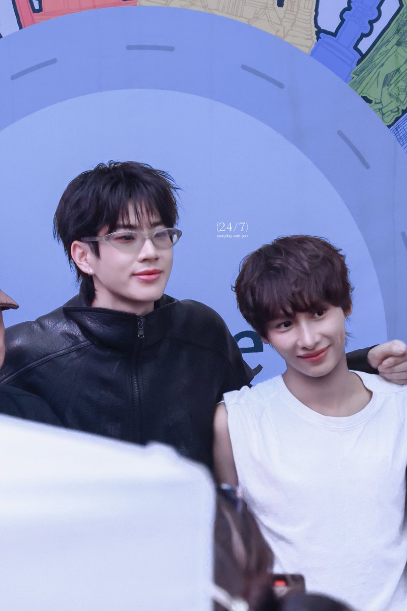 247withuuuu's tweet photo. 21/06/26

퇴근👋🏻

OFFGUN SAWASDEE SEOUL 2026
#SawasdeeSeoul2026xOFFGUN
#ออฟกัน #OffGun
@off_tumcial @AtthaphanP https://t.co/bxQkScc1st