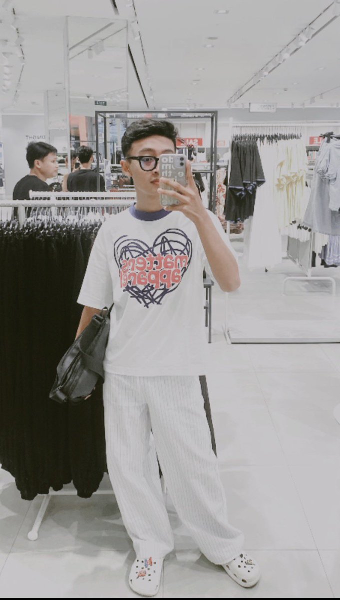 Fruitkiis's tweet photo. Ga munafik hidup makan cinta ga kenyang ygy😭 #medan https://t.co/POvHzUBbob