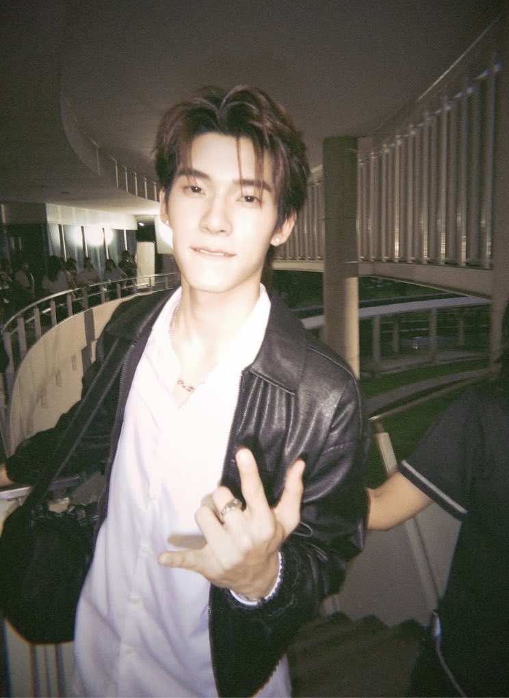 dogieblessyou's tweet photo. เมะเสื้อหนังเจอกันหน่อยไหม https://t.co/GIQKn6S3x7
