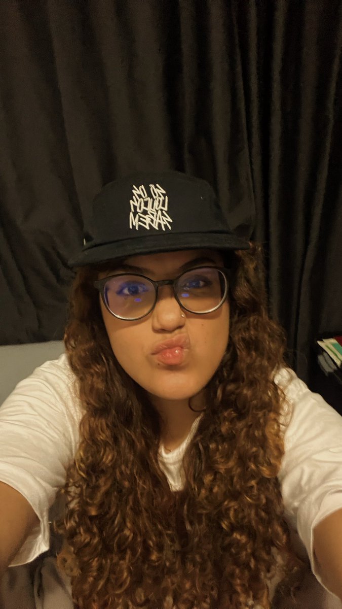 nanadxtra's tweet photo. com o boné do meu amor https://t.co/eM6lApWhzO
