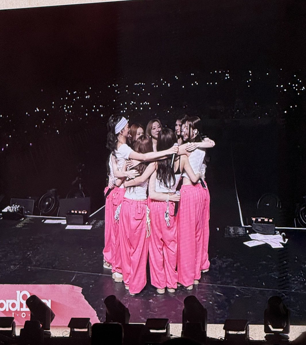 ewsbdiv's tweet photo. IOI 🥺🫂 https://t.co/n0SzaLcrV5