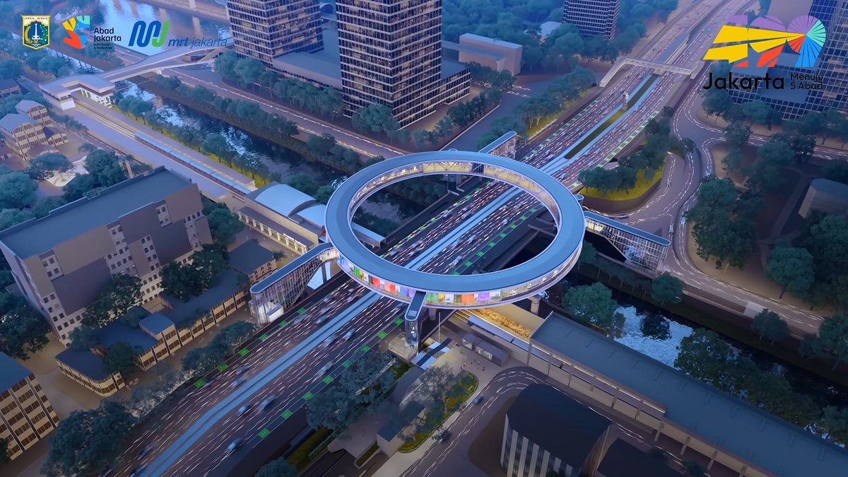 txttransportasi's tweet photo. Pada 21 Juni 2026, Gubernur DKI Jakarta, Pramono Anung mencanangkan pembangunan Pedestrian Deck Dukuh Atas sebagai kado untuk warga Jakarta di HUT ke-499 Kota Jakarta.

Infrastruktur yang direncanakan rampung pada 2028 ini merupakan penghubung vital yang menyatukan seluruh kawasan transit Dukuh Atas sebagai simpul transportasi umum di Jakarta.

Pedestrian deck yang dibangun melingkar menyerupai cincin atau donat itu nantinya memiliki diameter sekitar 118 meter dengan lebar sekitar 12 meter.