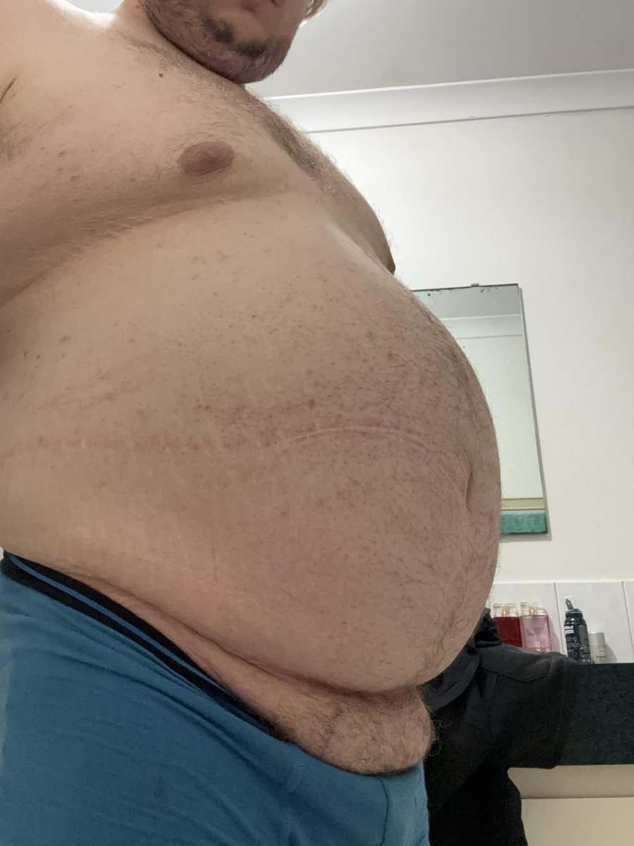Colley01Jacob's tweet photo. I’ve gotten so big lately but I need more I want more….this belly may be taking over #fatboy #Bigbelly #grommr https://t.co/w2bGtJenVb