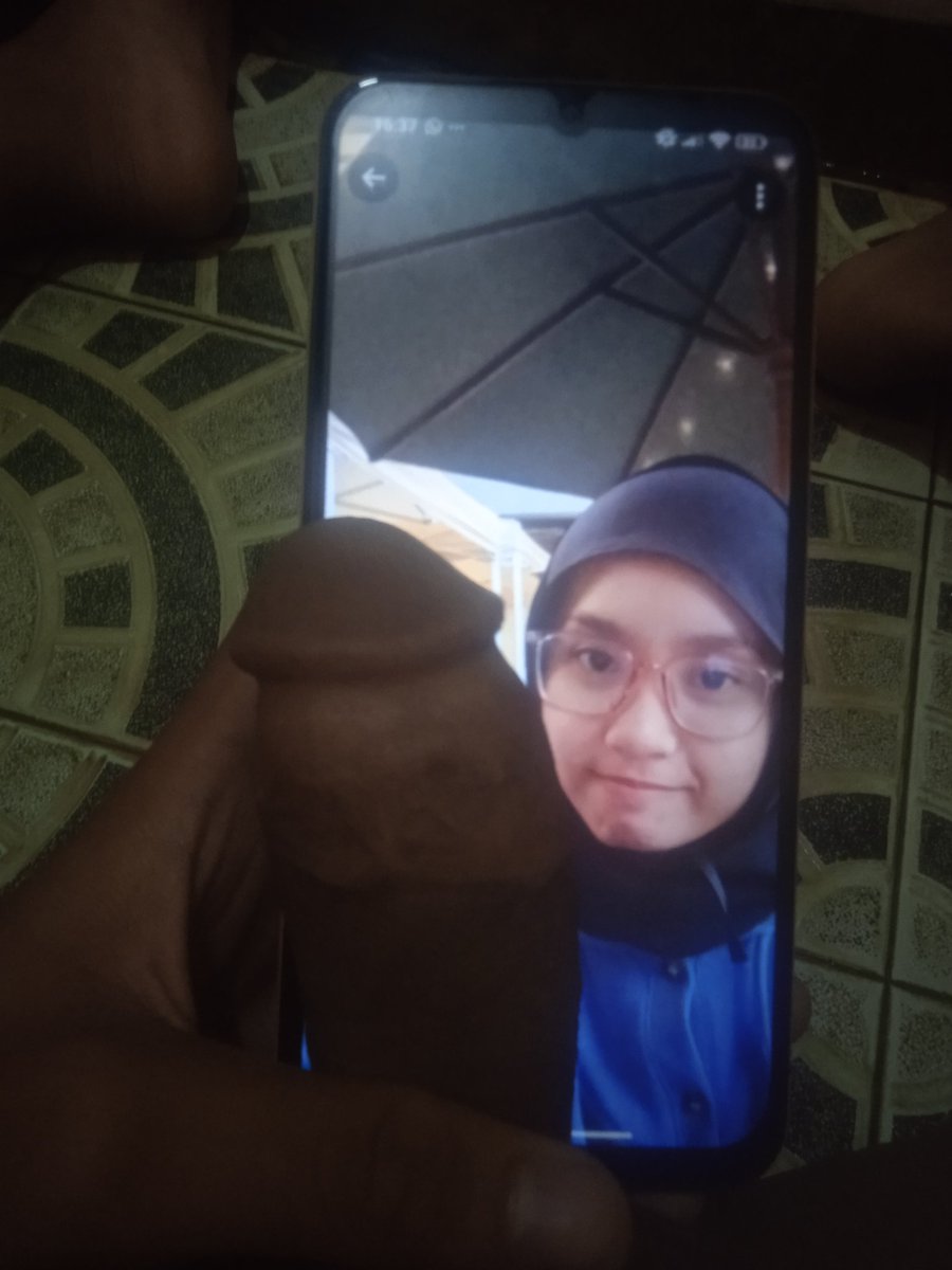 gulingpelu89700's tweet photo. requestan pengirim nih cewek nya minta di kontolin https://t.co/ikyku5aFPE