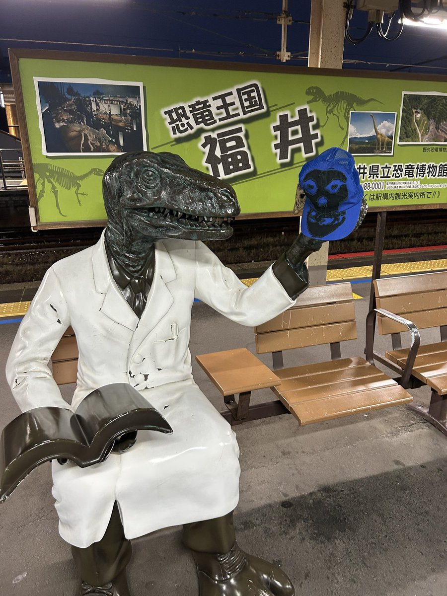 Top_of_mako's tweet photo. @makoto_lo_olzzz  🧢🦖💙 https://t.co/aXUKD6dnPL