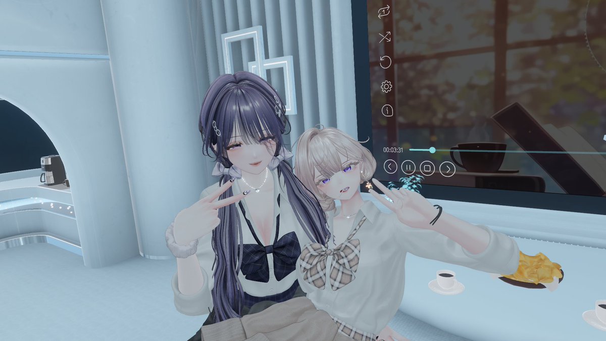 dora40511's tweet photo. JKコンビ、妹と兄てきなのと学生の頃よくやってた耳はやすいたずら https://t.co/O1LSXUONh0