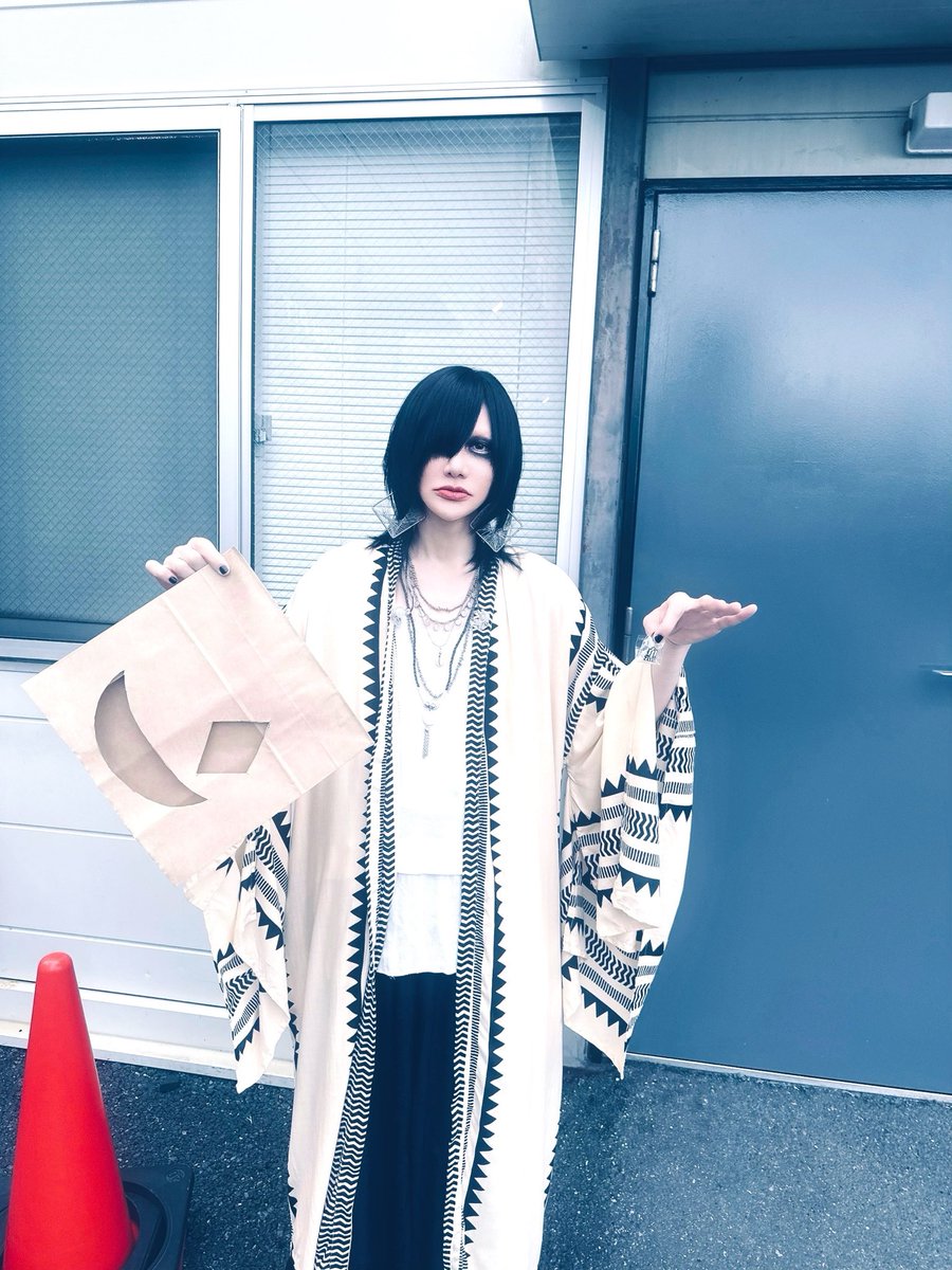 Pla_ryutaro's tweet photo. シロクロニクルが終わってしまいました。
豊洲PITめっちゃたのしかったデス。

あたらしいモノクロの記録が追加されたのを嬉しく思って〼。

（・プラ・）/

#PlasticTree https://t.co/RWMNcM4906