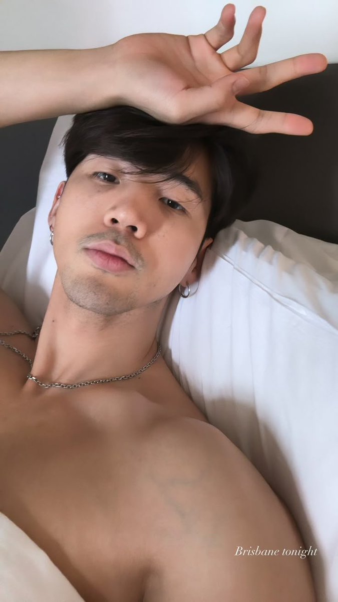 kingmatthw's tweet photo. Hari yang melelahkan 
Ayo kita tidur https://t.co/VEXQqN6KAs