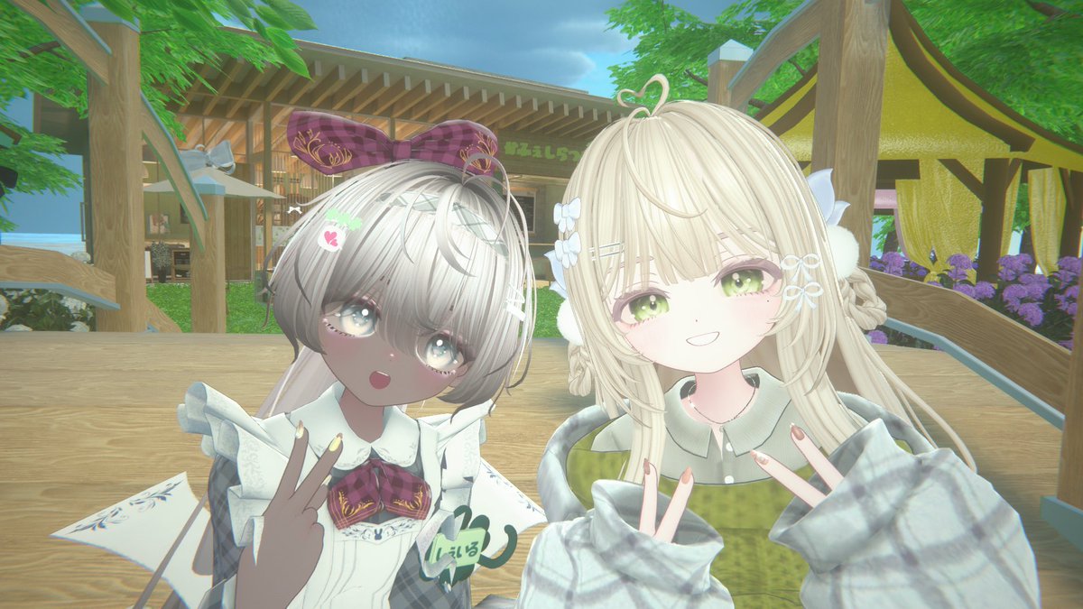 ruma_vrc's tweet photo. しらつめカフェに遊びにいきました！！！
案外しらつめ系のイベントってあるらしい？じゃんじゃんいっちゃお～～～

・相席の方々と。
・他の席にも乗り込んじゃったりして。soyo好きだからめっちゃ可愛かった！！！
・キャストさんと。改変良すぎる～。。。
・集合写真～。
#かふぇしらつめ https://t.co/yFtLNXOchF