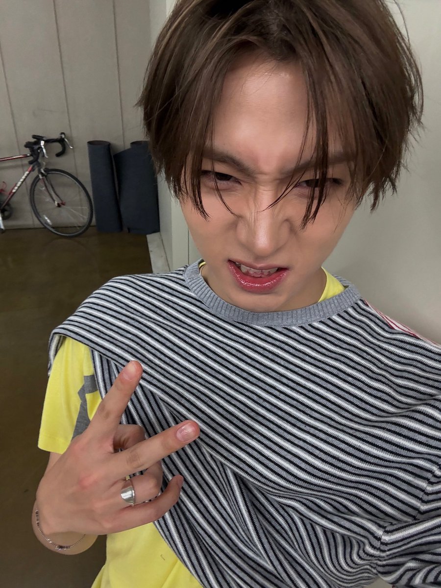 eclairswon's tweet photo. babie                                                      baddie https://t.co/2zQWp3zCNz