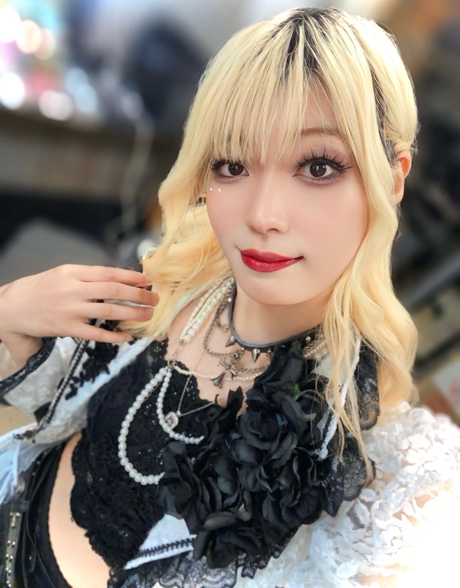 Ami_Sirius_'s tweet photo. 吉祥寺CRESCENDO ThanX!!

Amiliyahさん、お誘いいただきありがとうございます！
ロシータさん、お誕生日おめでとうございます🎂

画面の向こうまで届くように、熱いドラムを叩きました🥁❤️‍🔥

メタル対バン最高。

今後もいろんなイベントに呼んでもらえるようなバンドになれたらいいな💫

#Sirius https://t.co/Iwhe8xZ1wJ