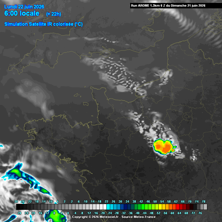 meteovillages's tweet photo. Des heatbursts («bouffées de #chaleur descendante») sont probables la nuit prochaine entre les Pays-de-la-Loire & le Centre VDL.

C'est un phénomène très rare en Europe, où des #orages secs se forment.

Ils peuvent faire passer la température nocturne de ~23°C à + de 35°C en 10min.

Comme si cette #canicule n'était déjà pas suffisamment insupportable et exceptionnelle, ces orages secs peuvent rendre les nuits irrespirables, voire létales pour des personnes sensibles, fragiles, âgées, en bas âge etc. 

Lorsque ces orages se forment, la pluie s'évapore avant de tomber au sol mais l'air refroidi qui accompagne les précipitations lui continue sa chute et compresse l'air en surface.
Il peut ainsi être ressenti comme un courant d'air chaud sous le nuage. 

Au petit matin, il pourrait faire 33 à 34°C sous ces orages demain, contre 23 à 24°C autour, ce qui est déjà très élevé, pratiquement conforme aux normales de saison d'un après-midi de juin.