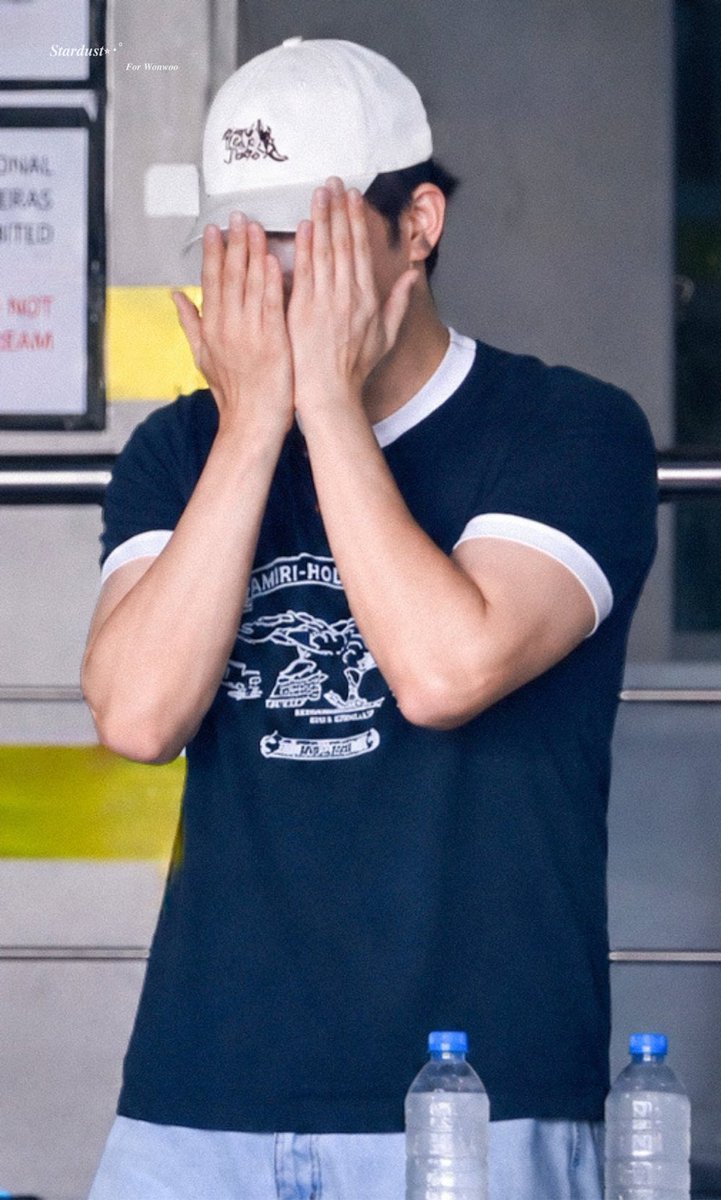 717glasses's tweet photo. wonwoo i need you so bad. those shoulders and biceps ANG SARAAAAAAAP https://t.co/pw4TmX1Z8k