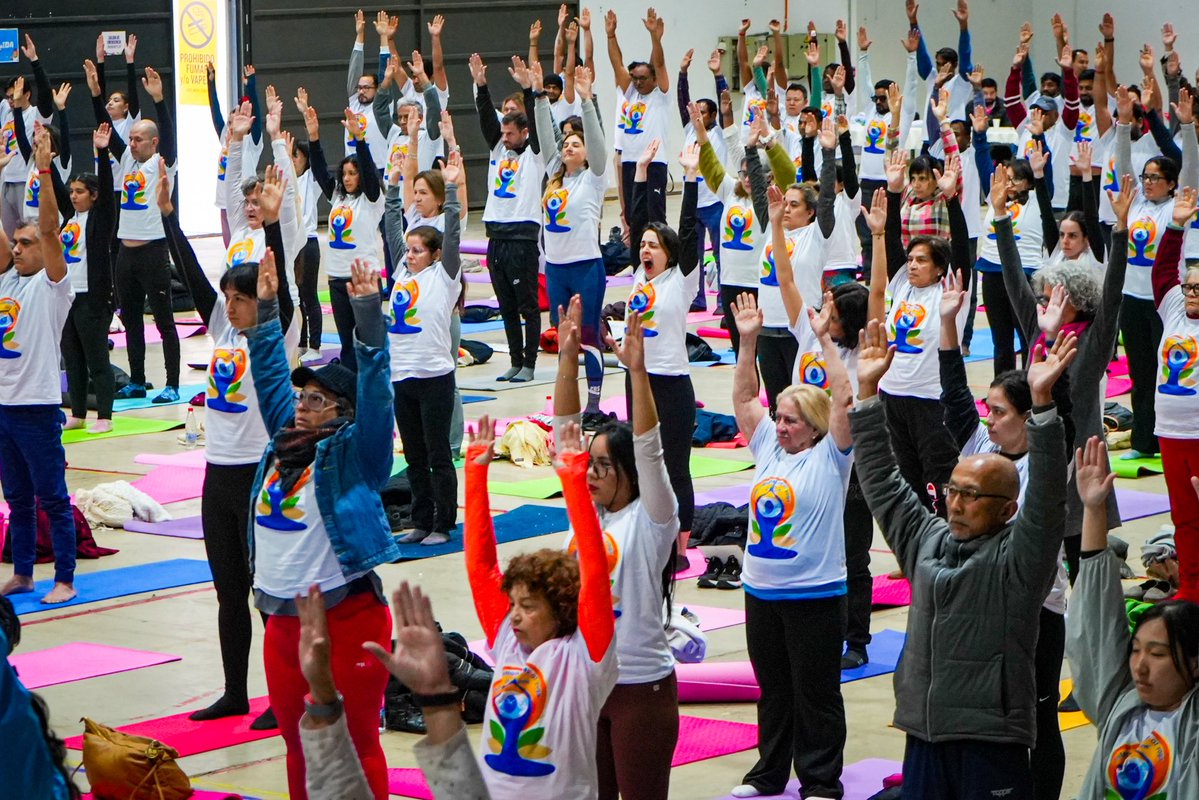 sndpy's tweet photo. 🧘‍♀️En el marco del Día Internacional del Yoga, vivimos una jornada especial de bienestar, conexión y armonía en el Complejo SND, junto a la Embajada de la India en Paraguay 🇮🇳🤝🇵🇾

Una experiencia que promovió la salud física y mental a través de esta práctica milenaria ✨ https://t.co/e37IDE5x6b