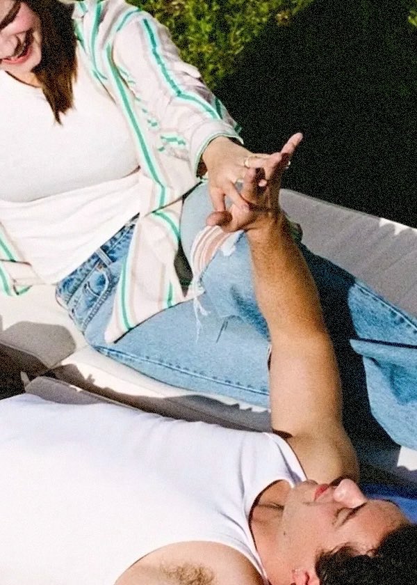 _gracieling's tweet photo. SO comparing the size of their hands is their thing in every universe. https://t.co/jDfb6P8KnV
