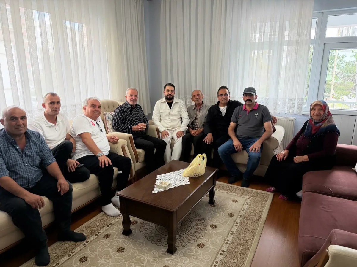 akmelikgazi38's tweet photo. İlçe Sosyal Politikalar Birimi olarak, Babalar Günü vesilesiyle Şehidimiz Selim Şener’in kıymetli babası Hasan Şener ,değerli büyüğümüz Kamil Işık amcamızı ziyaret ettik.

Duaları ve samimi sohbetleri için teşekkür ediyor, büyüklerimize sağlıklı ve huzurlu ömürler diliyoruz. 🇹🇷 https://t.co/EfKya5QFmA