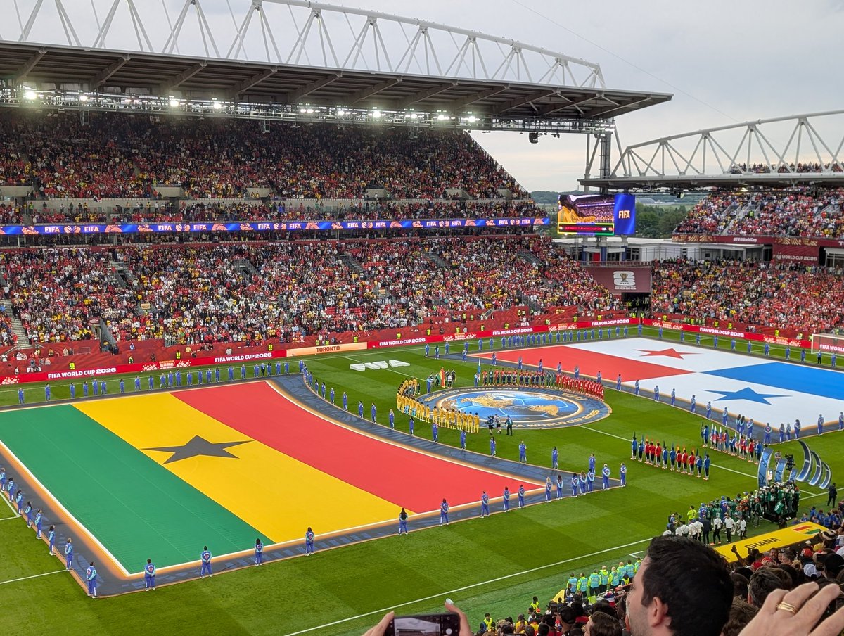 flicksandtricks's tweet photo. Farewell Toronto. Never seen so many different football shirts in one place at one time. A great World Cup host city. Now on to Montreal 🇨🇦 https://t.co/NhChnWEpNw