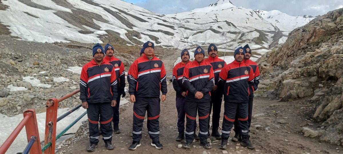 13Bnndrf's tweet photo. #ShriAmarnathJiYatra2026
The 13th Battalion Rescuers, deployed on both Yatra routes to the Holy Cave are carrying out familiarisation and acclimatisation exercises along the Yatra routes.
@NDRFHQ 
@ndmaindia 
@official_dgar 
@ANI https://t.co/Y02Emf6SVm
