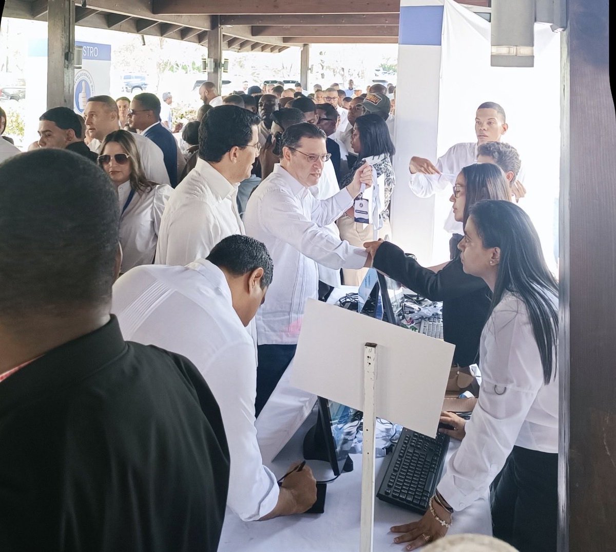 ktaverasd's tweet photo. Mientras muchos países enfrentan incertidumbre, la República Dominicana sigue avanzando con más empleos, más inversión y más obras que transforman vidas.

La mejor campaña es una gestión que cumple. La mejor política es la que mejora la vida de la gente.

Unidos, poniendo siempre al país primero, seguiremos construyendo el futuro que merecen todos los dominicanos. 🇩🇴

#SigamosCambiando
#LuisAbinader
#PRM