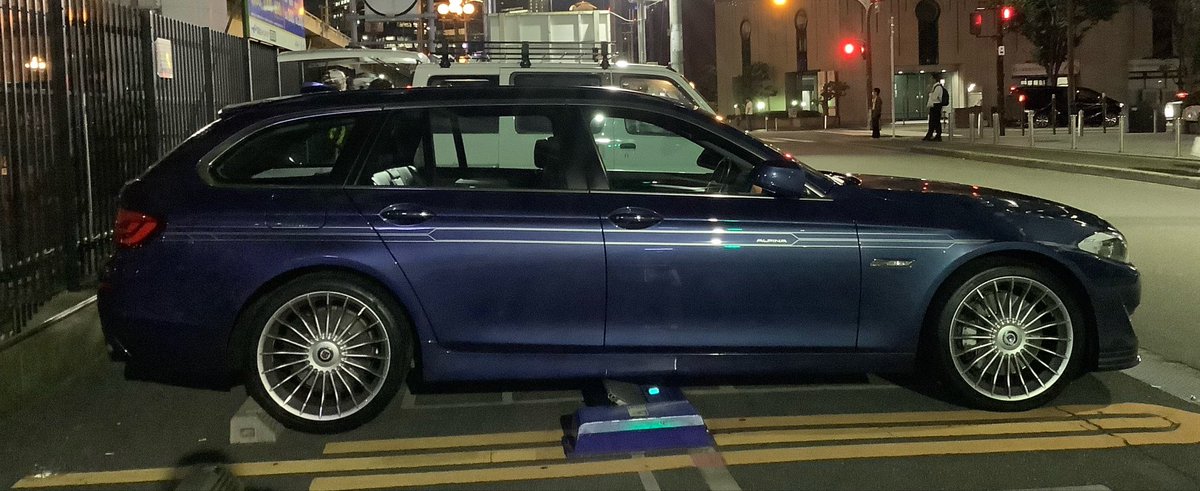 AMI_M35's tweet photo. 素ガラスB5ツーリング…

どことは言いませんがフルスモの車が多く走る地域に親しみのある私としては、素ガラスアルピナはもはや「帝王学」の一種です https://t.co/1ebsWJrCoc