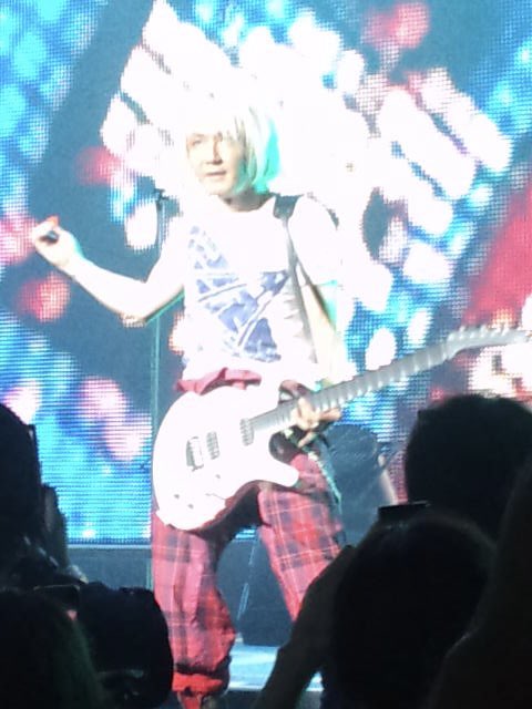 papiwell's tweet photo. accessの今までの撮影タイムって
2007年　diamond cycle
2010年　STREAM
2016年　24SYNC
2017年　25th Anniversary 苗場
2019年　エレナイ19  4/28福岡(平成ラスト記念)
2025年　Transient World 12/24立川
2026年　エレナイ26

こんな感じかな
SNSの広がりとスマホカメラ技術の進化を感じる📸 https://t.co/QavNTx3oHk