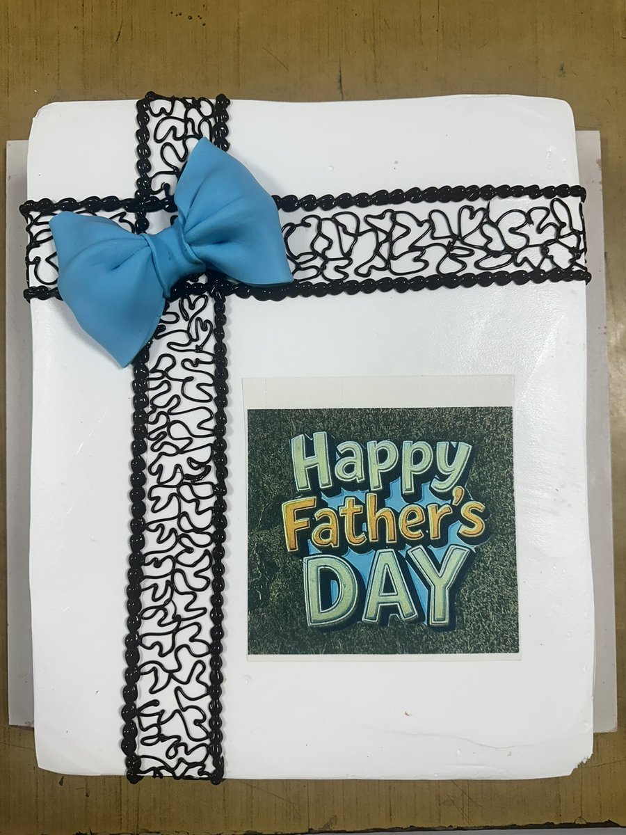 sifchandigarh's tweet photo. A memorable cake-cutting moment with our amazing dads &amp; boys ! 

🎂 Celebrating #FathersDay with sweetness, smiles, and togetherness. 
#HappyFathersDay 
#CelebratingFathers https://t.co/WTcLl0cruy