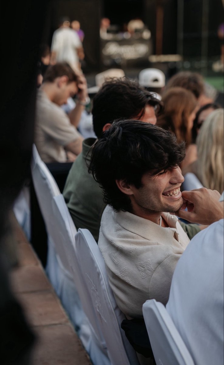 fvaeey's tweet photo. my favourite smile ever https://t.co/WvZ5EqGbIa