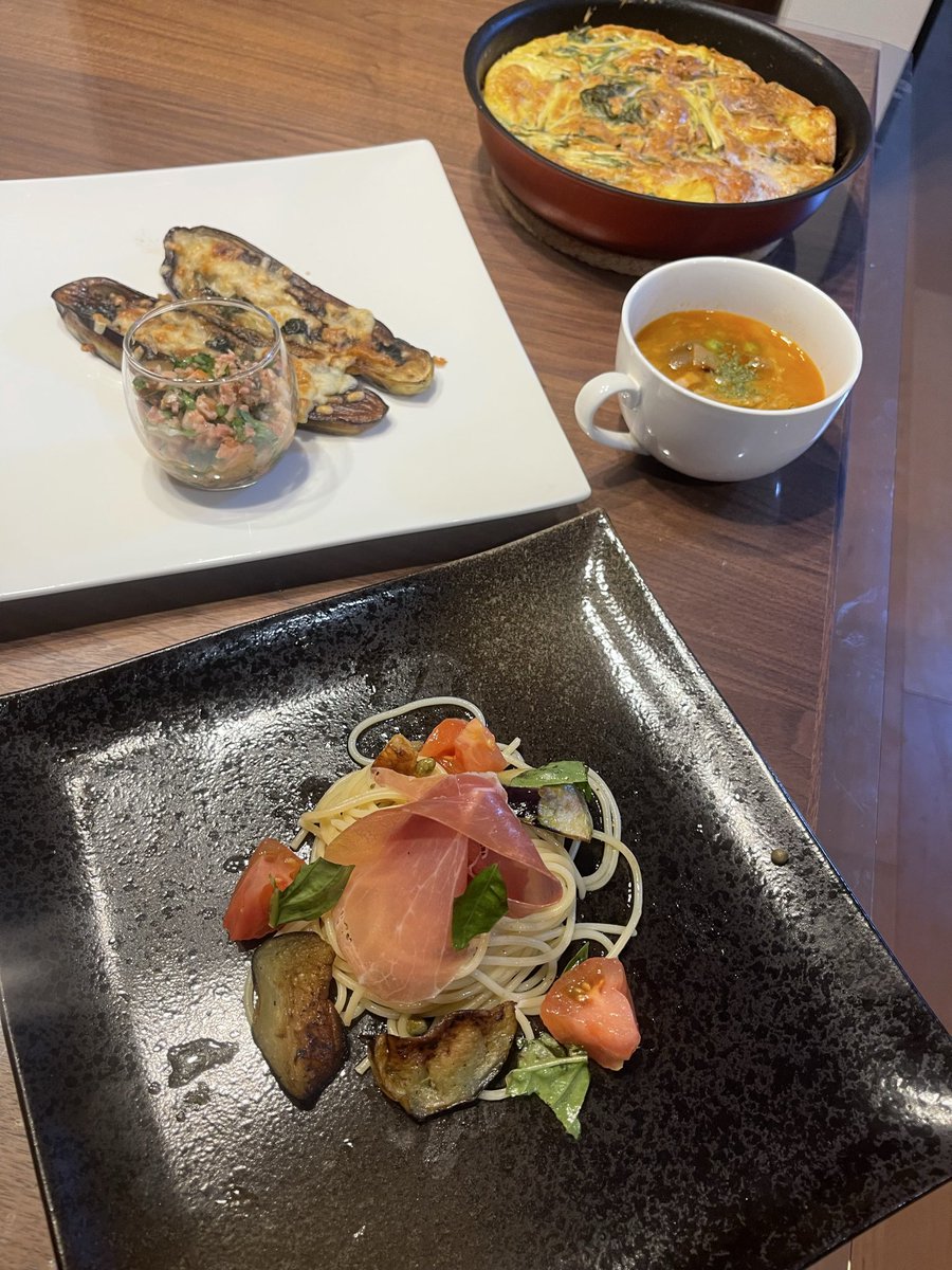dignitymn10's tweet photo. しばらく　作る気力がわかず
湿気で溶けかけてた🤣🤣💦

茄子🍆　と　生ハムの冷製パスタ🍝

と

茄子のオープン焼き

と

ミネストローネ

と

たまごが　ヤバなってだので
急遽　予定になかった
スペイン風オムレツ？！
スパニッシュオムレツ🥚 https://t.co/BgT9fHBbus
