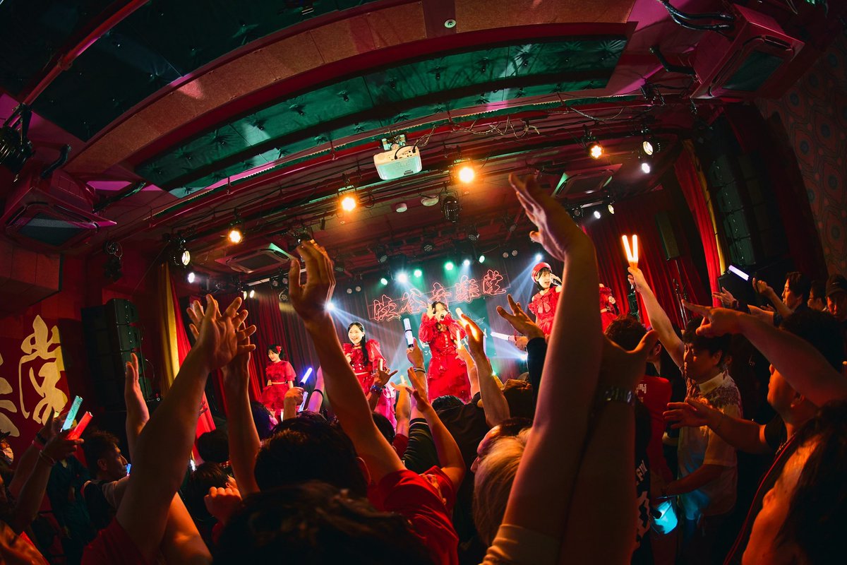 ITR_KGW's tweet photo. 【御礼】

こぐまカリー主催「Spice it Up」終了！
東京での他社様主催対バンLIVEはラストでした。メンバーのこみ上げる感情とファンの燃え尽きない熱量がぶつかり合った「今を刻む」LIVEでした。

そしてなんとアンコール！
それを認めてくれたこぐまカリー様、出演者の皆様、フロアにいた他グループのファンの皆様、本当にありがとうございました🎀

明日は6月東京遠征ラスト！ 
エモい女子翼開催です🔥

https://t.co/moOzHjPW76