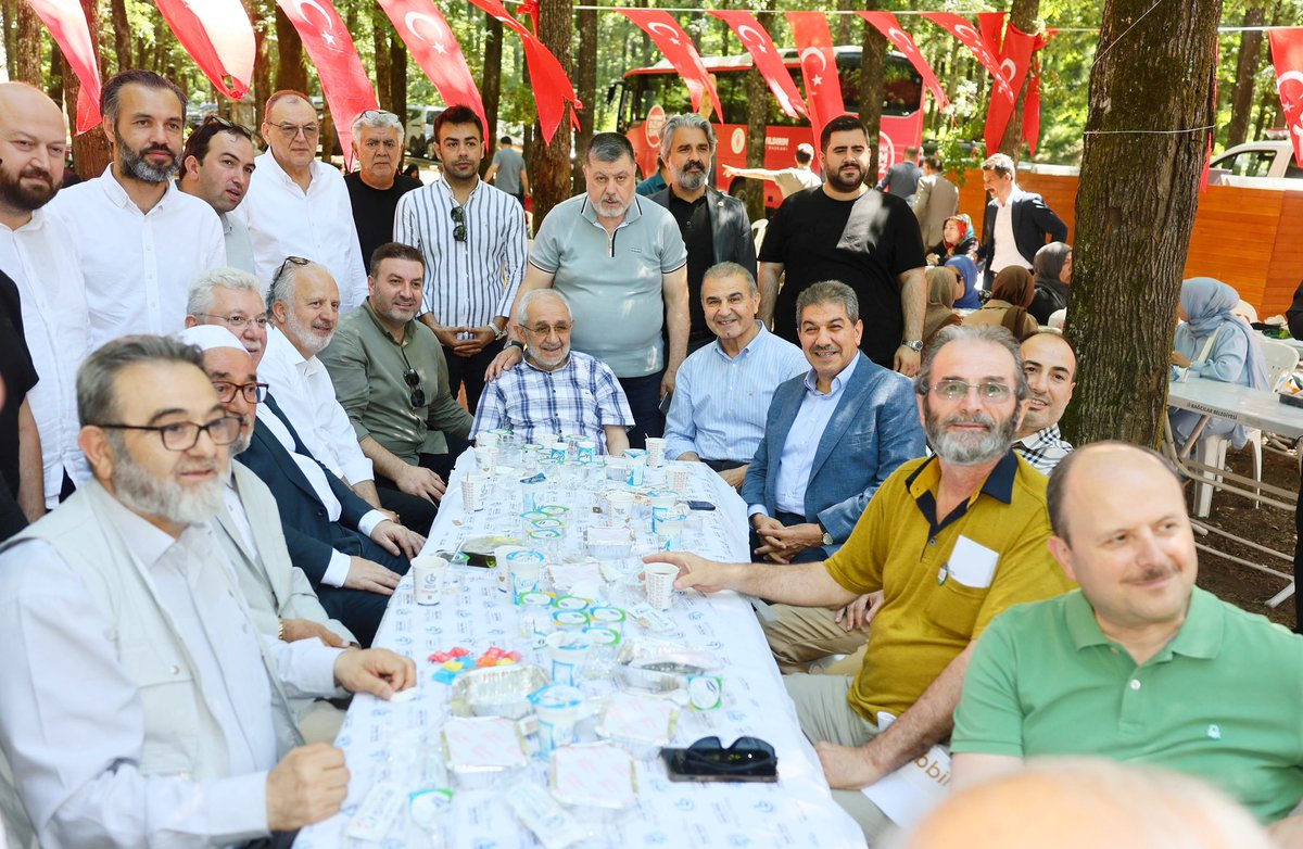 tevfikgoksu's tweet photo. AK Parti Grup Başkanvekilimiz @akbasogluemin Türk Dil ve Edebiyat Derneği Başkanımız @erdemekrem ağabeyimizle birlikte geleneksel olarak sürdürdüğümüz Kadim Dostlar Pikniğimize katıldık. 

Muhabbetin, kardeşliğin ve vefanın hakim olduğu bu güzel buluşmada dostlarımızla hasbıhal etme imkanı bulduk. Rabbim birliğimizi daim eylesin.