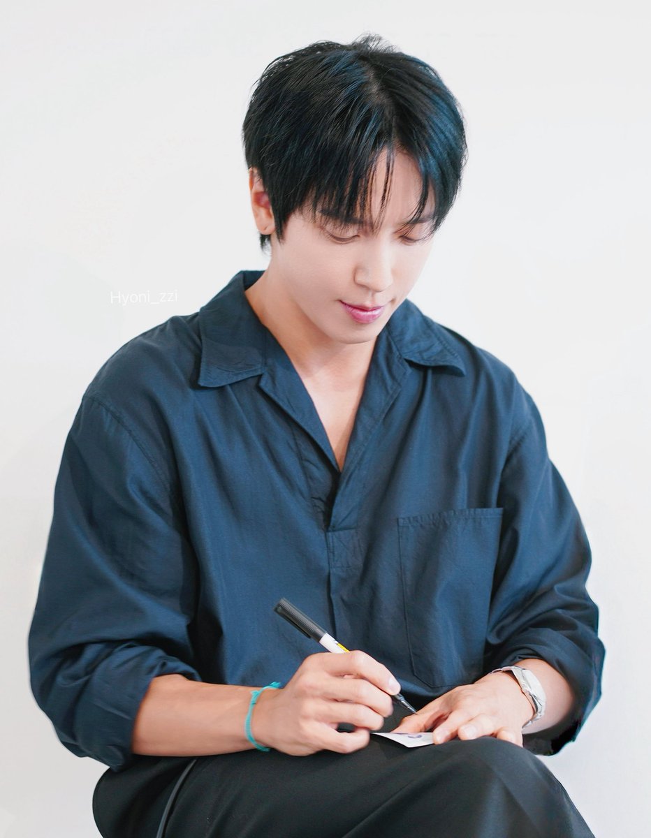 hyoni_zzi's tweet photo. #정용화 2026.06.21 
YONGHWA CAFE 🩷 https://t.co/ZScRmJlH9n