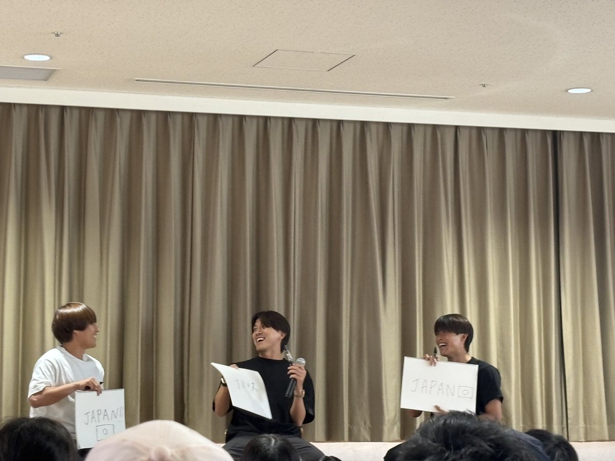 Nagasakienoai's tweet photo. 福岡が近い長崎県民なので福岡のイベント有難く。
①お帰り時の目線いただきました
②金森さんの犬と凌吾の猫たまらん
③④凌吾さんよ😅笑　天然キャラ…？
楽しい時間をありがとうございました！

#FIRSTATHLETECLUB 
#SONY https://t.co/C3UTMi4anF
