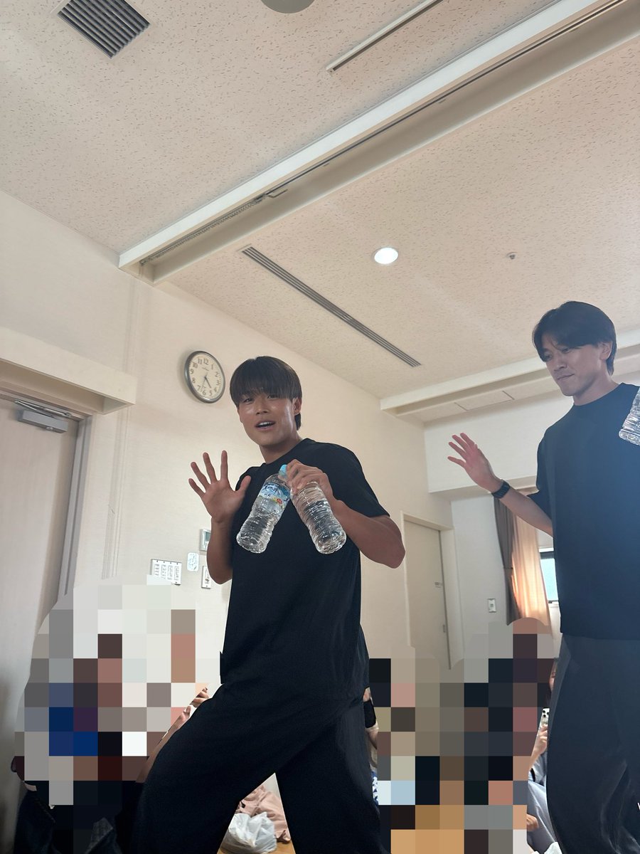 Nagasakienoai's tweet photo. 福岡が近い長崎県民なので福岡のイベント有難く。
①お帰り時の目線いただきました
②金森さんの犬と凌吾の猫たまらん
③④凌吾さんよ😅笑　天然キャラ…？
楽しい時間をありがとうございました！

#FIRSTATHLETECLUB 
#SONY https://t.co/C3UTMi4anF