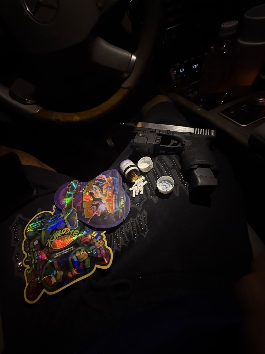 F4Nhunchoo's tweet photo. Ts don’t stop when you havin pape n really plugged in #statman #drugtwt https://t.co/fP6UKgplRL