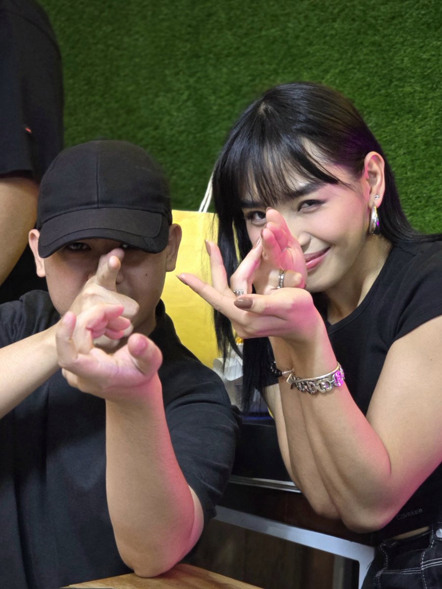 _Im_Dench's tweet photo. @cornerstone_ofc @G22Official @_ajyape When I first met AJ at her Birthday CSE last year💖🔫

#G22 #G22TheFirstConcert #G22_TheEveOfAnAlpha @G22Official @_ajyape https://t.co/t7UuShaZP5