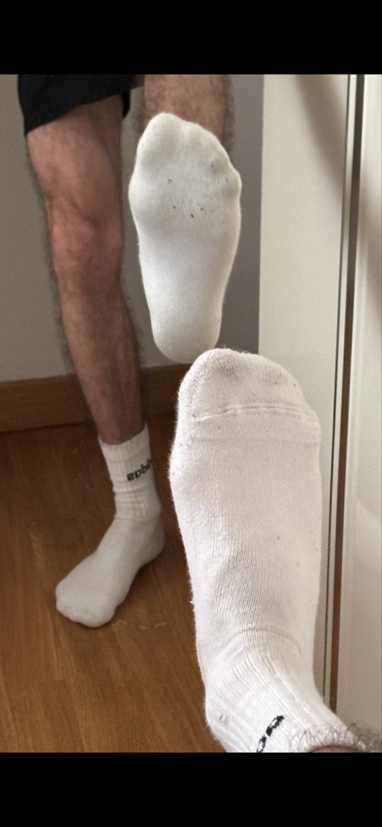 badrabbitmaster's tweet photo. Quanto non vedi l’ora di sniffare e io di approfittarmene 😈

 #master #cashmaster #socks #findom #slave #feet #feetfetısh https://t.co/JcTuIzUDH0