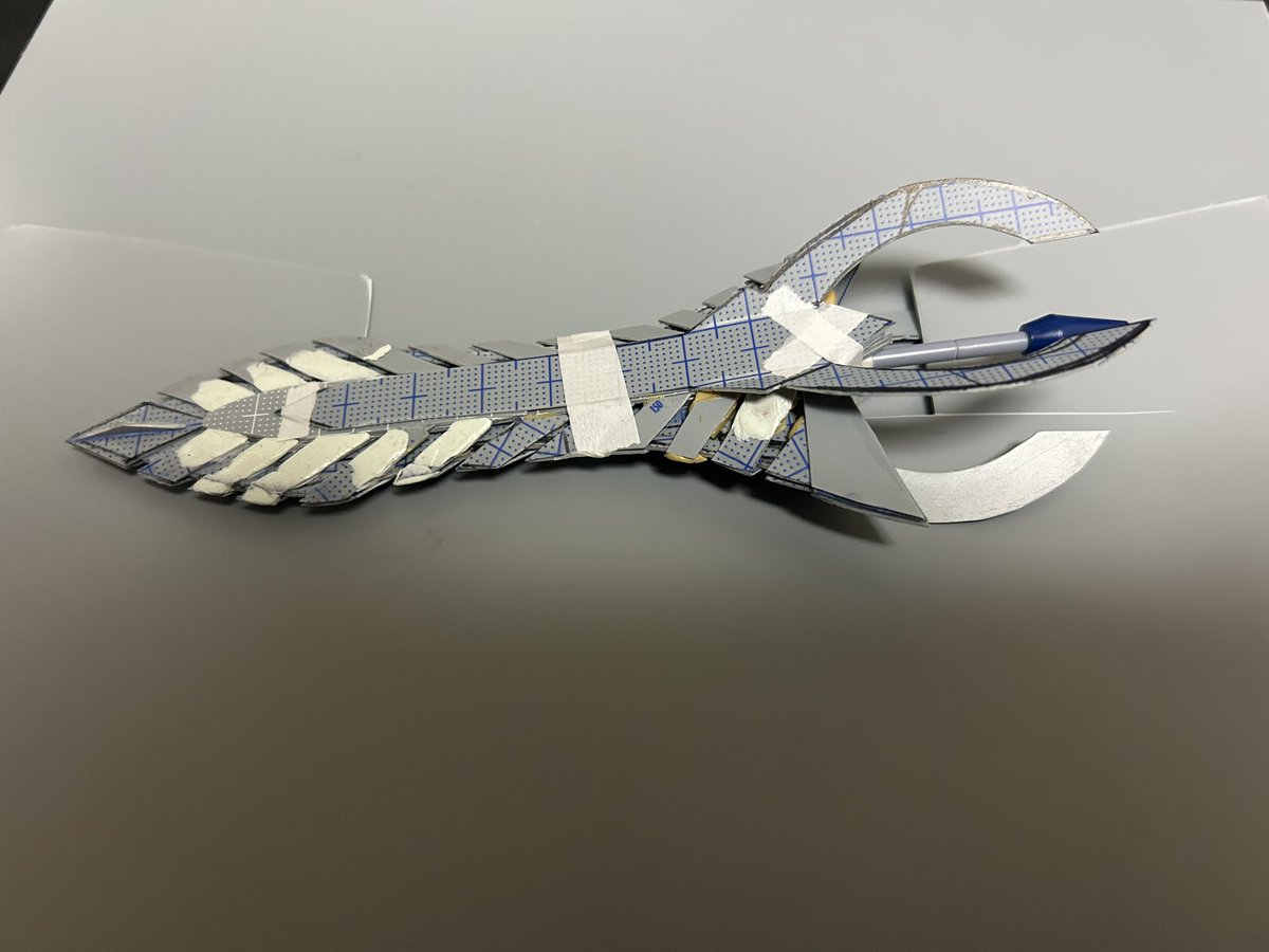 lbx_Eim's tweet photo. 〜ウェヌスブレードスクラッチ経過〜
だいぶ良くなってきたしヘリオローザと合わせてもいい感じの大きさになってきた
まーじで、映画のLBX全てに共通するけど、デザインえぐすぎるのと資料無さすぎてしんどいね https://t.co/zZMHuRERRu