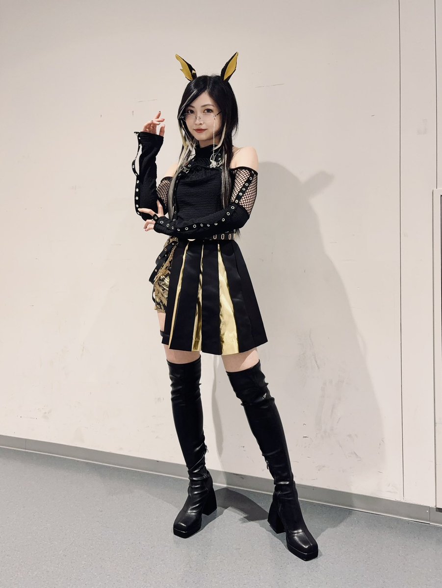 yoshioka_mayuC's tweet photo. 衣装もいっぱい🫶
残りの写真はまた後日……おやすみ💫 https://t.co/lCGEdqKilK