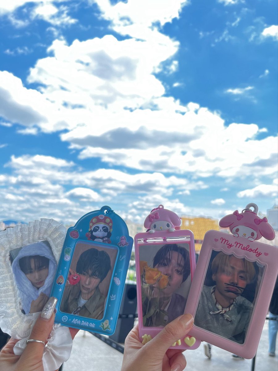 luckiezip's tweet photo. 예쁜 고양이 두명+내 여자들 = 기모띠한 하루 https://t.co/DdnlSFlBln