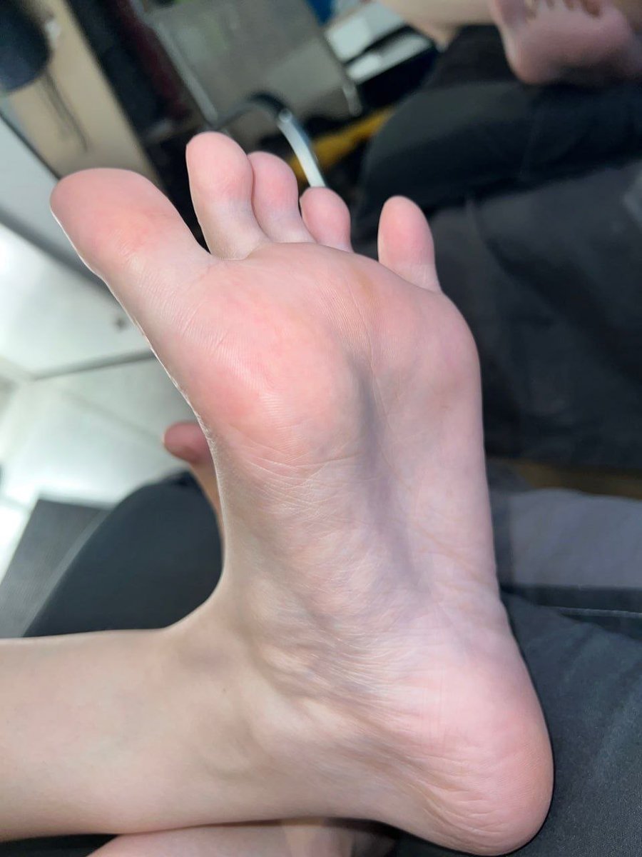 js52066's tweet photo. 张嘴，张大，舌头呢，伸出来舔，贱样子，流口水了？过来跪下磕头求主人赏赐你吃。等什么呢？主人在上海，爬过来 #女王 https://t.co/DD1fcscUAc