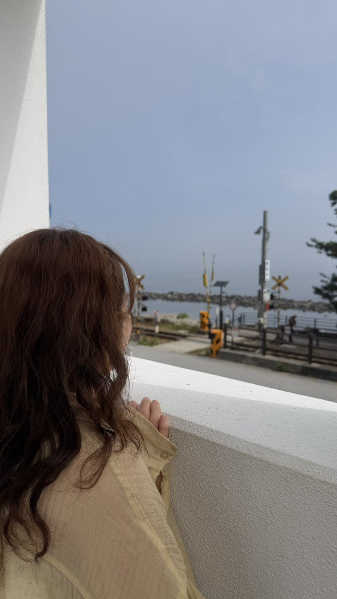 ansa_desu's tweet photo. この前家族旅行で富山県に行ってきました🚗 ³₃
とても綺麗な海岸行きました✨️
海沿いを走る電車にも巡り会えてHappyでした✨️ https://t.co/XPtmLaBAP2