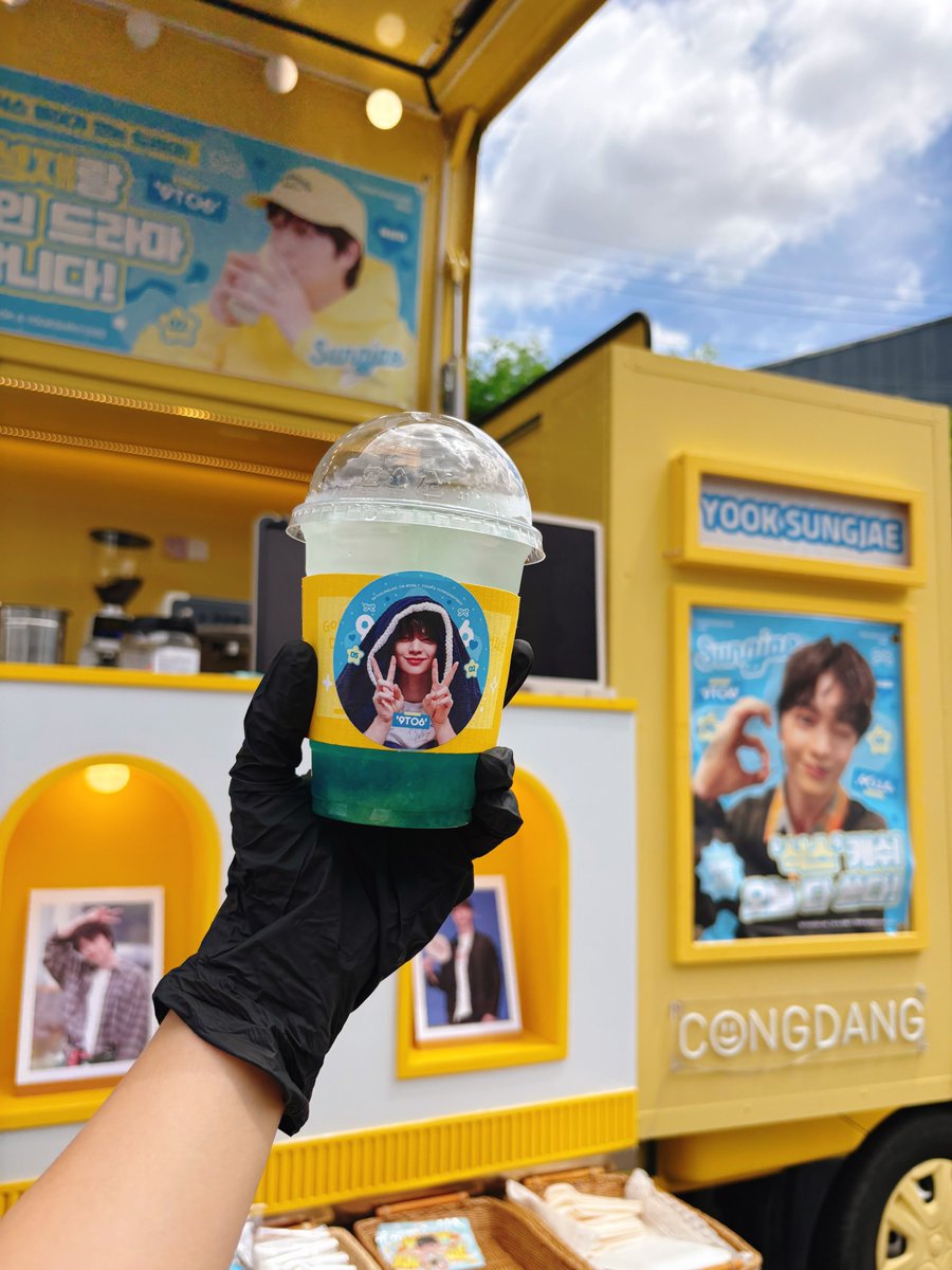 ganggang_pic's tweet photo. 2026.06.21 드라마 <나인 투 식스> 서포트 후기

‘식스’ 캐쉬 오늘 다 쏜다! 

배우들와 스태프분들에게 음료, 시원한 아이스크림 케이크, 더운 날씨에 준비한 쿨시트까지 준비완료! 🥰
무더운 날씨에 촬영 중인 <나인 투 식스> 모든 배우님, 스태프분들 정말 고생 많으실 것 같은데 저희가 보낸 서포트로 조금이나마 기운 충전하고 시원하게 에너지 회복하셨으면 좋겠습니다 ><💦
그리고 드라마 정말정말 기대하고 있으니까 나오면 무조건 본방사수할게요🙌🏻

아아 오늘의 성재의 픽 역시도 청포도 에이드🍹

#육성재 #성재 #YookSungjae