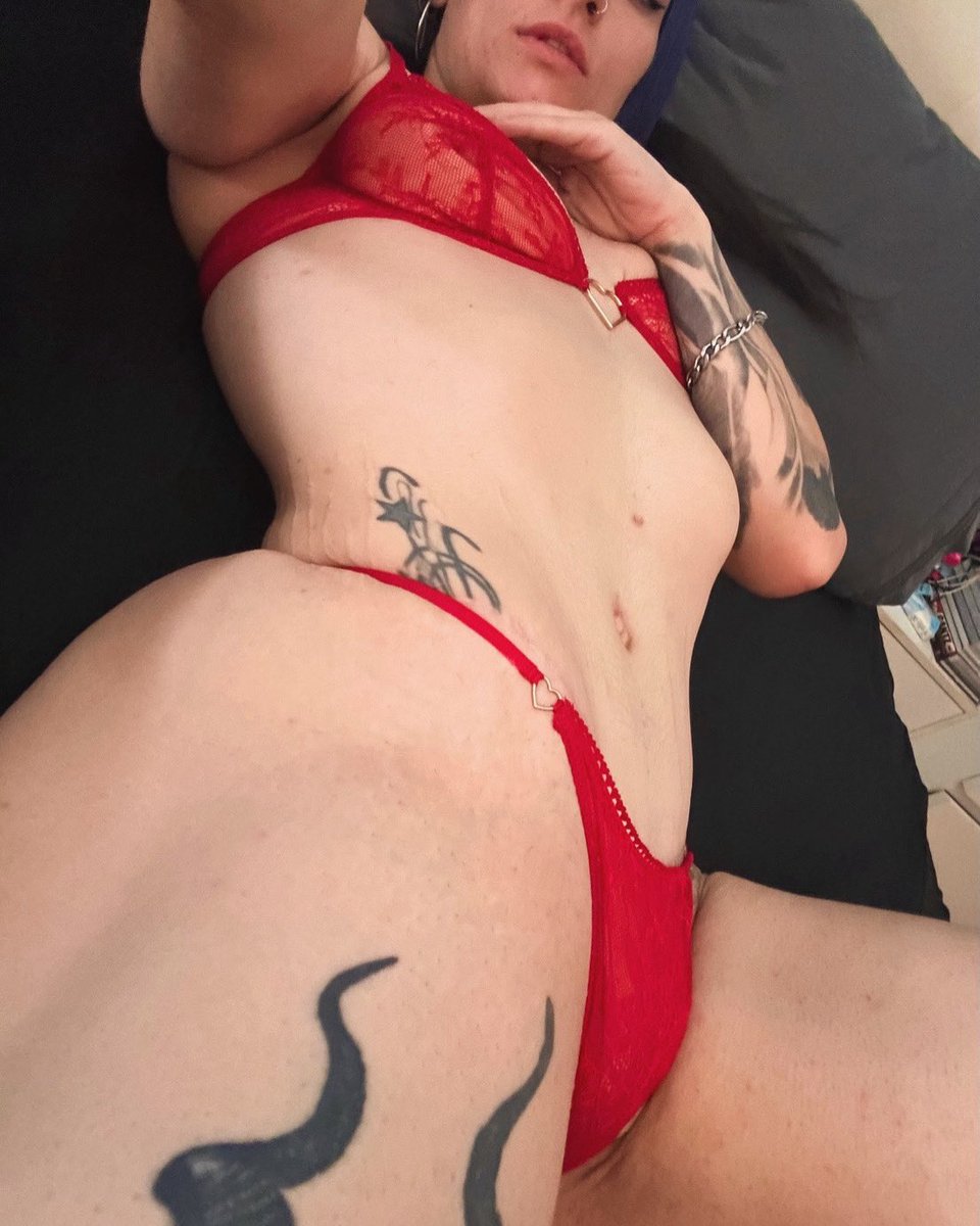 Nox_Inferna's tweet photo. #sunday #sexylingerie #alternativegirl #redhotty #inkedgirl https://t.co/dtQwkLbgPM