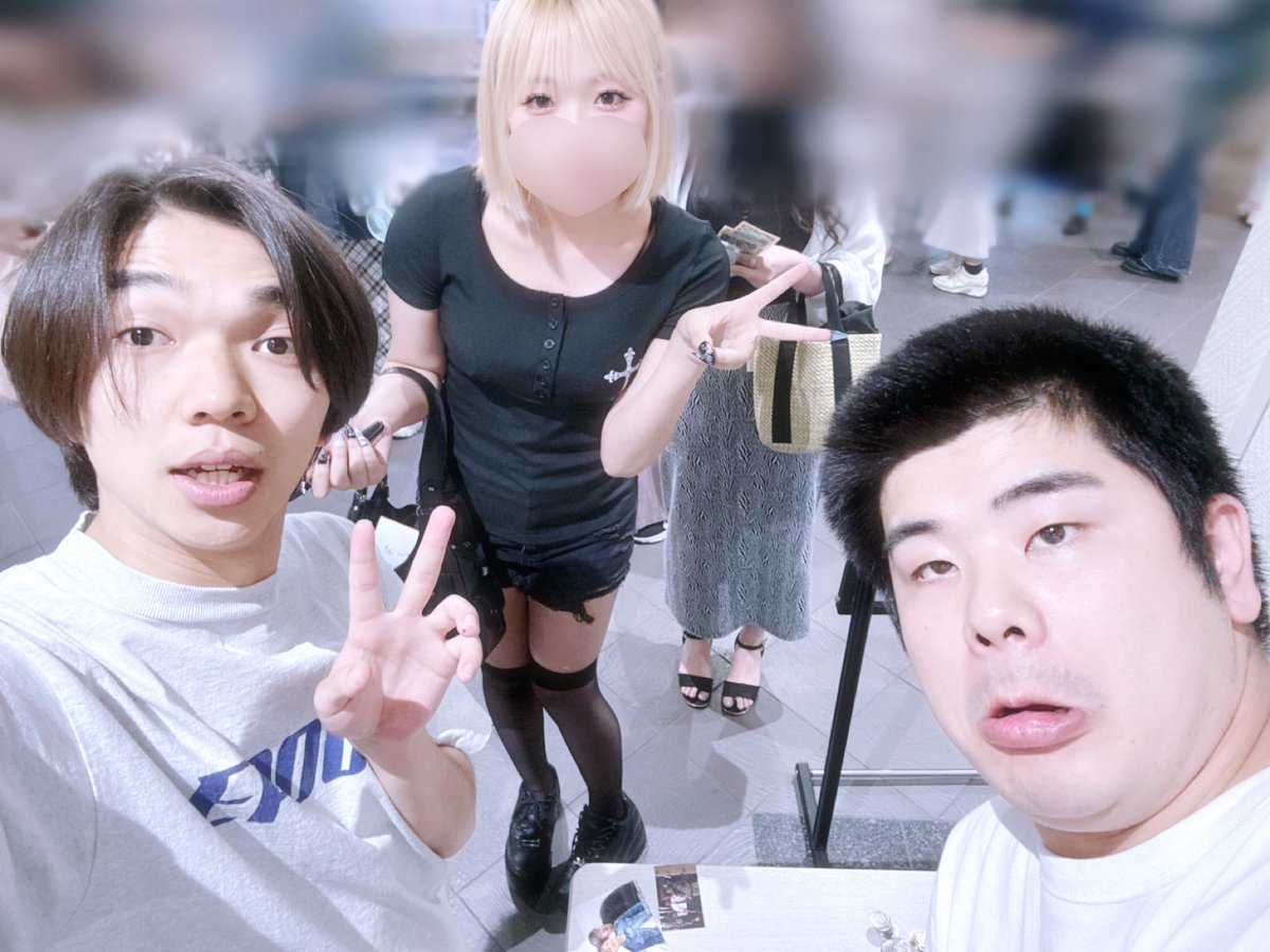 bq_404's tweet photo. ♡2026.06.21♡🌟コント部🌟
チケットなかったから写真とカードにサインもらった❣️
カンサイさんと川﨑さんのは貰えたから次はケージュさんの欲しい😻
ABC決勝おめでとうも言えたし差し入れも渡せて満足⊂( ᴖ ̫ᴖ)⊃
生姜猫のネタとシスターのネタばり好き😸
シスターいちばん笑ったかも https://t.co/rePETNwmp4