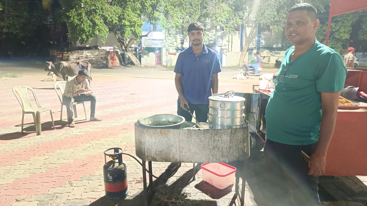 SE_HPGAS's tweet photo. Big Dreams. Small Setup. Reliable Energy. 🔥
With #HPGas Appu, getting an LPG connection is now easier than ever — only ID proof required!
Empowering migrants, food carts and small businesses with safe, handy, and dependable energy.
 @Secretary_MoPNG @HPCL @HPGAS_HQO
@bbnrlpgro https://t.co/49xP7XC9Op