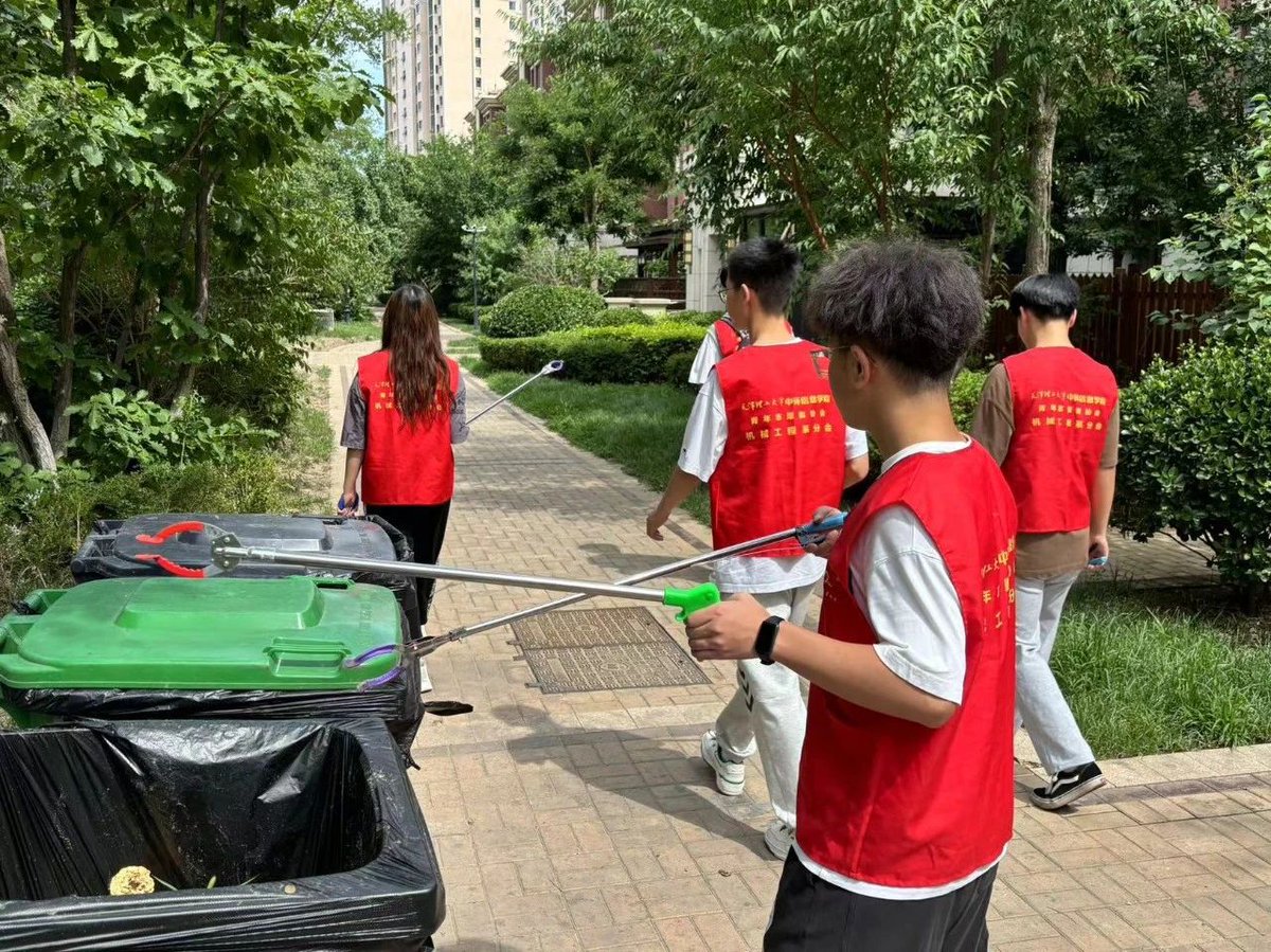 KybikV's tweet photo. Join our neighborhood park cleanup this Sat 9am! Gloves u0026 snacks provided. Let’s make our shared space shine ， https://t.co/PyFiCrvEgu