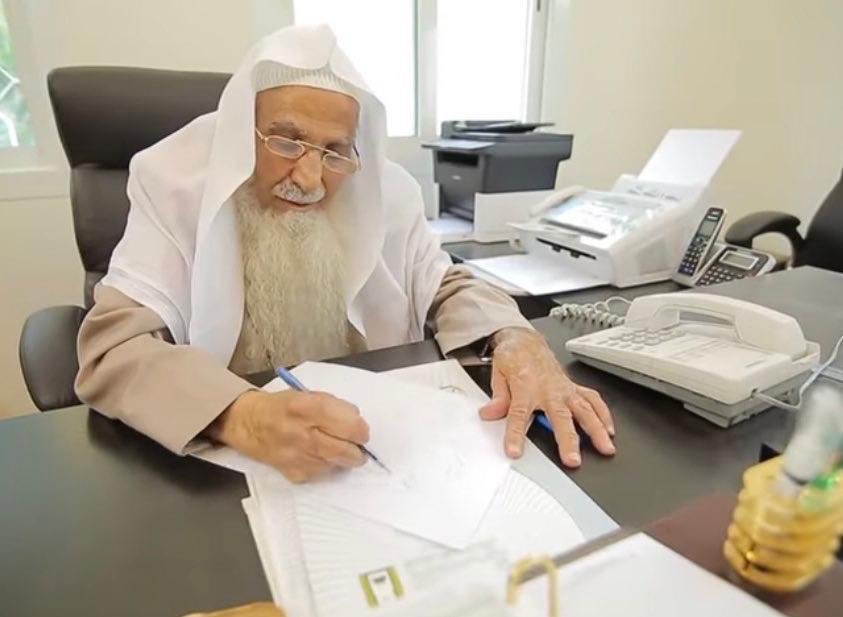 m1_albeshri's tweet photo. #يوم_الأب
ليس يوما بل العمر كله للوالدين ..
رحم الله أبي ذلك الطود العظيم الذي عشت في ذراه سنين ، فقد رحل الجسد وبقي الأثر ، وبقي الدعاء المستجاب بإذن الله براً وحباً لا ينقطع .

اللهم اجعل الجنة داره وقراره ، واجمعنا به في عليين ، مع النبيين والصديقين والشهداء والصالحين . https://t.co/KVbx6GmxlI