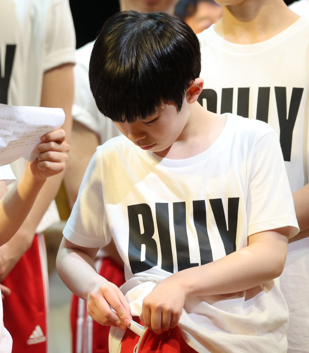 mamongmoo's tweet photo. 윤우 편지 잘 말아서 넣는 거 넘 귀여워ㅜ https://t.co/bxTTN1YT9Q